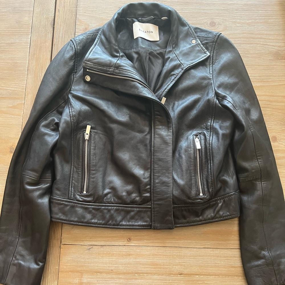 Babaton Jagger Leather Moto
Aritzia EUC - looks new 
Size large